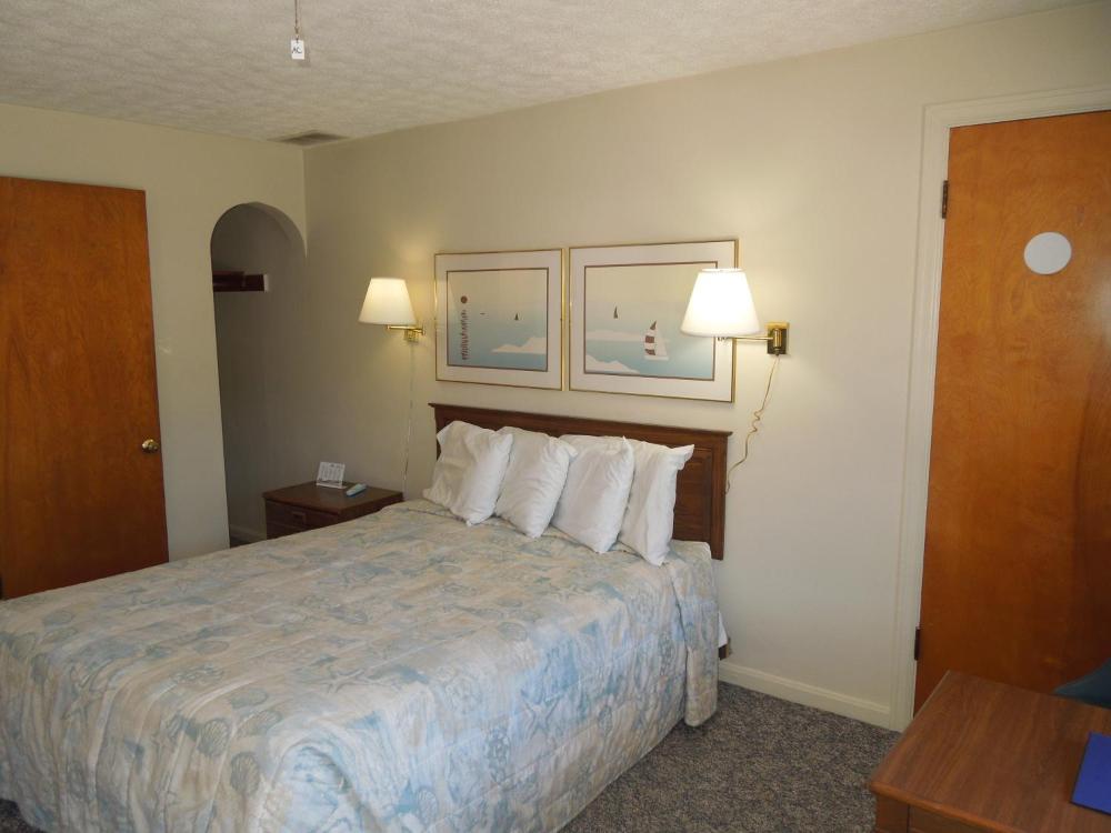 Queen Room interior